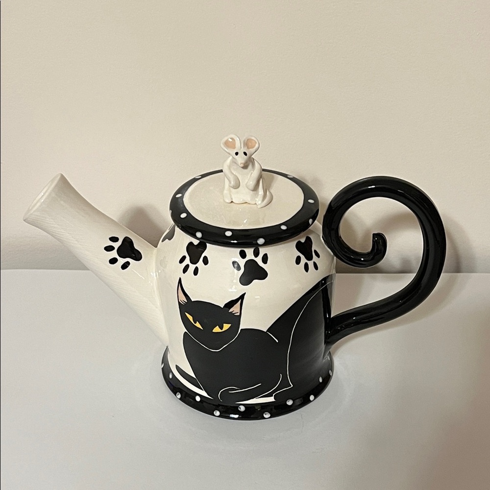 April Gadler. Hand Made. 2007. Black and White Cat Teapot with Mouse Lid. NWOT